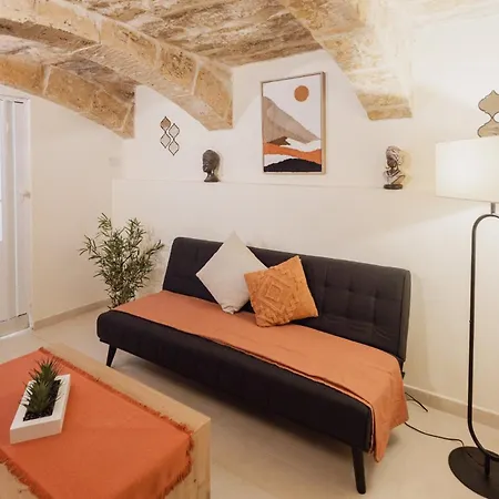 Stylish 1br Townhouse Near Valletta Semesterbostad *