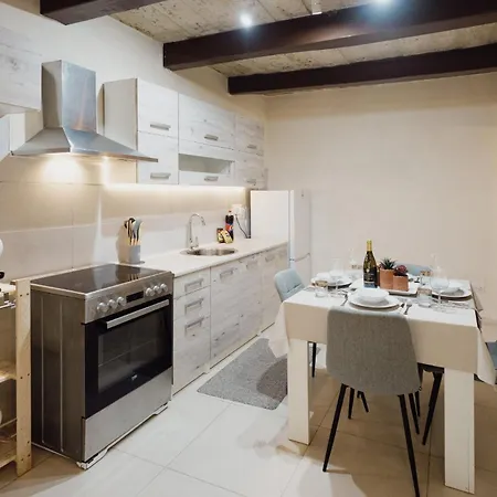 Stylish 1br Townhouse Near Valletta *