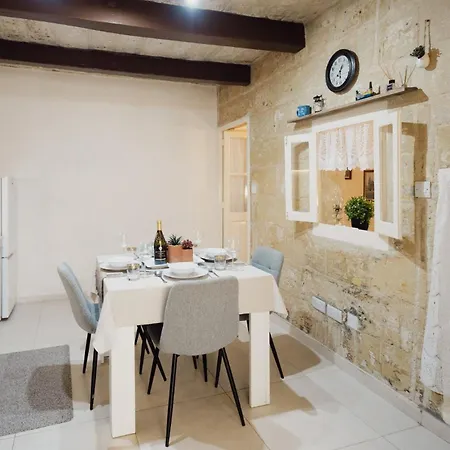 Stylish 1br Townhouse Near Valletta Semesterbostad Il-Furjana