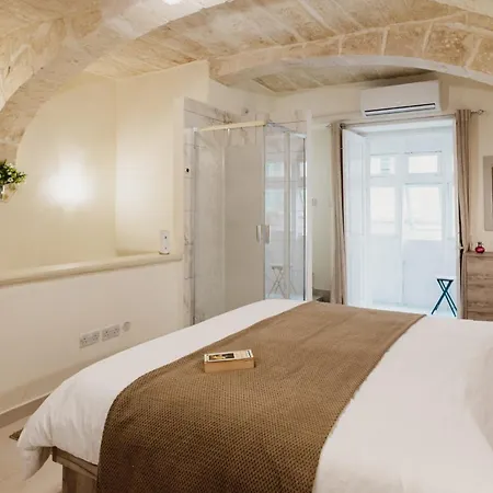 Stylish 1br Townhouse Near Valletta Semesterbostad *