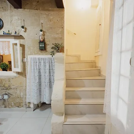 Stylish 1br Townhouse Near Valletta Semesterbostad *