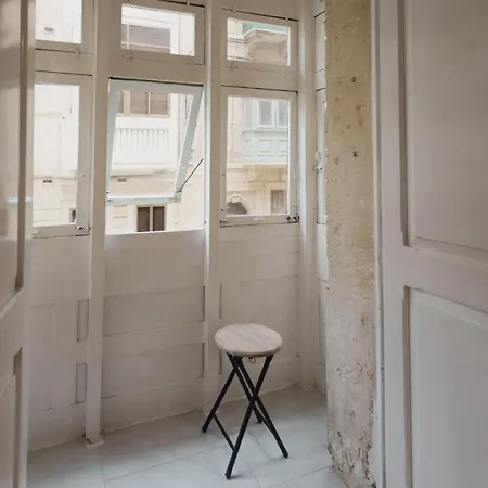Stylish 1br Townhouse Near Valletta Semesterbostad Il-Furjana