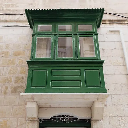 Stylish 1br Townhouse Near Valletta Semesterbostad