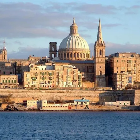 Stylish 1br Townhouse Near Valletta Semesterbostad