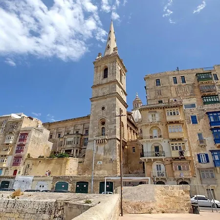 Stylish 1br Townhouse Near Valletta *