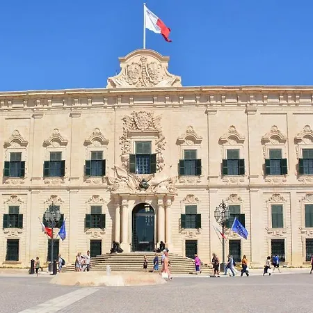 Stylish 1br Townhouse Near Valletta *